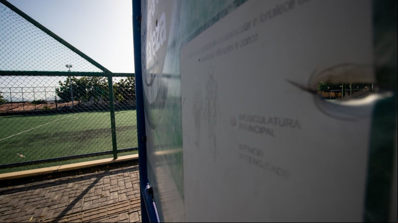 Marca de disparo de arma de fogo na Areninha do Jardim Violeta