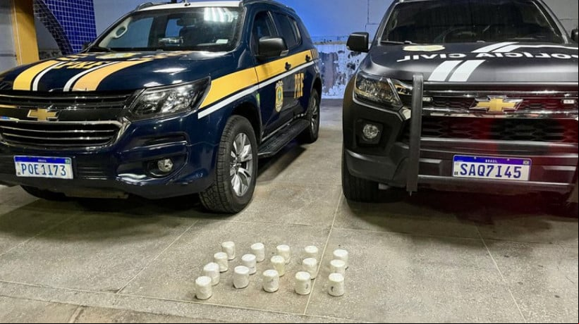 PRF encontrou 16 invólucros plásticos com  os 6,4 kgde substância análoga à cocaína com a mulher, num ônibus em Milagres, na BR-116