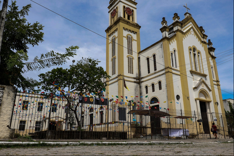 FORTALEZA, CEARÁ, BRASIL-12.06..2025: Igrejas com preparativos para festa de Santo Antônio para as pessoas que desejam casar ou conseguir um namorado , acompanhadas de orações. (Daniel Galber/Especial para O POVO) FORTALEZA, CEARÁ, BRASIL-12.06..2025: Igrejas com preparativos para festa de Santo Antônio para as pessoas que desejam casar ou conseguir um namorado , acompanhadas de orações. (Daniel Galber/Especial para O POVO)